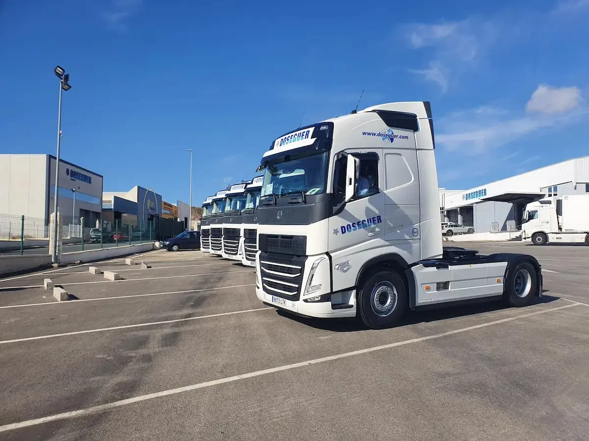 Doseguer container transport tractor fleet at its facilities